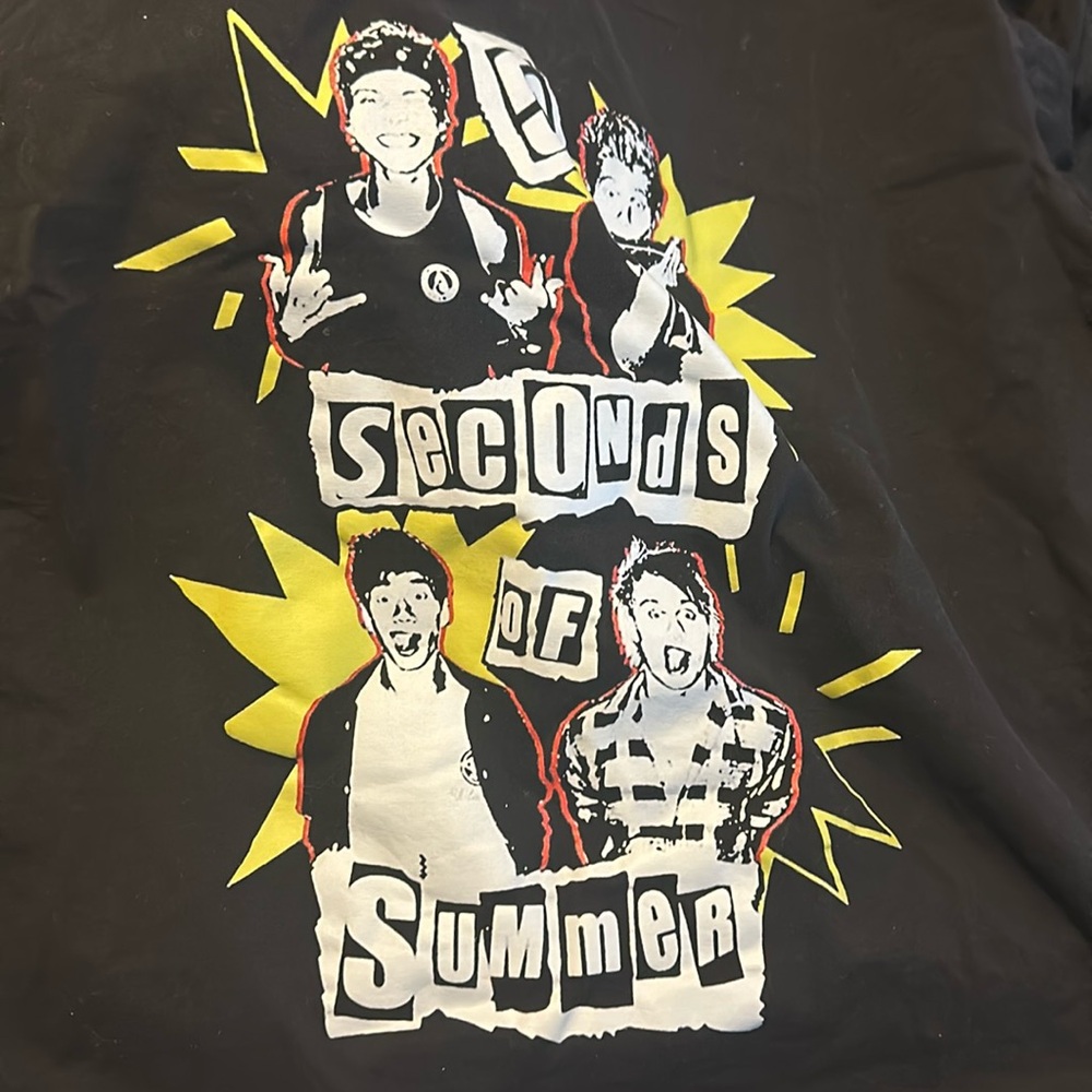 5 seconds of summer 5SOS Concert Style Band T-shirt Women Size Medium